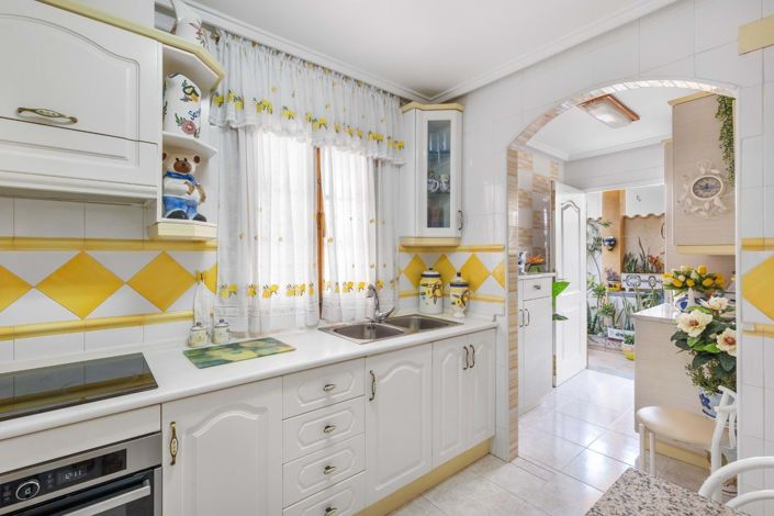 Image No.13-4 Bed Townhouse for sale