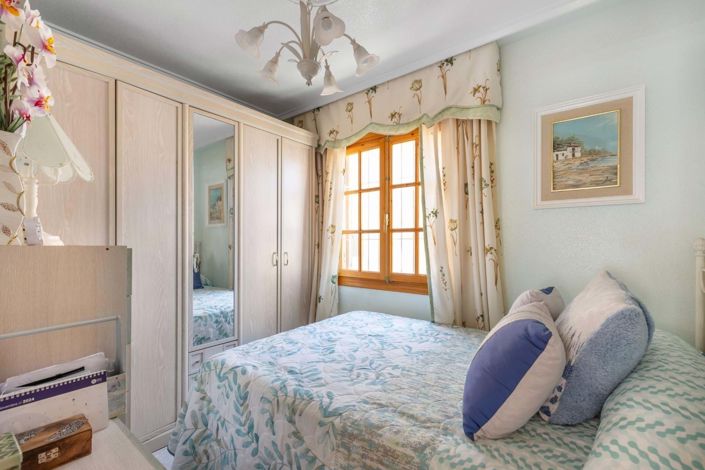 Image No.22-4 Bed Townhouse for sale