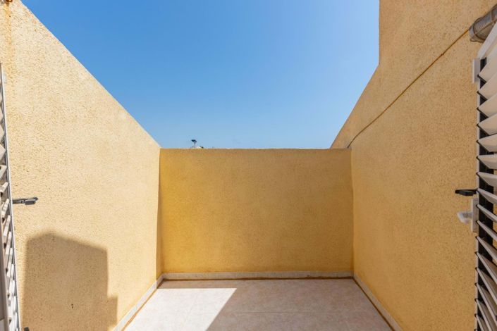 Image No.28-4 Bed Townhouse for sale