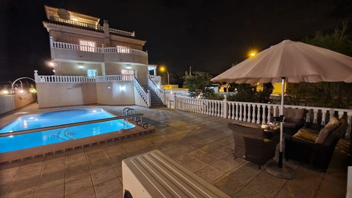 Image No.2-5 Bed Villa for sale