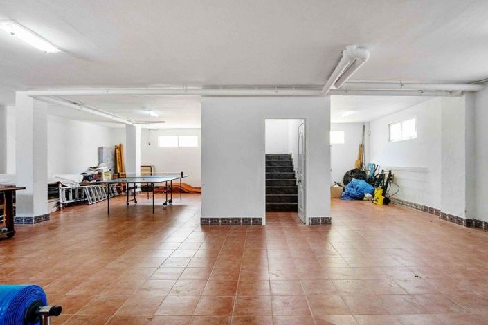 Image No.37-5 Bed Villa for sale