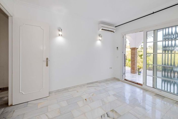 Image No.11-3 Bed Property for sale