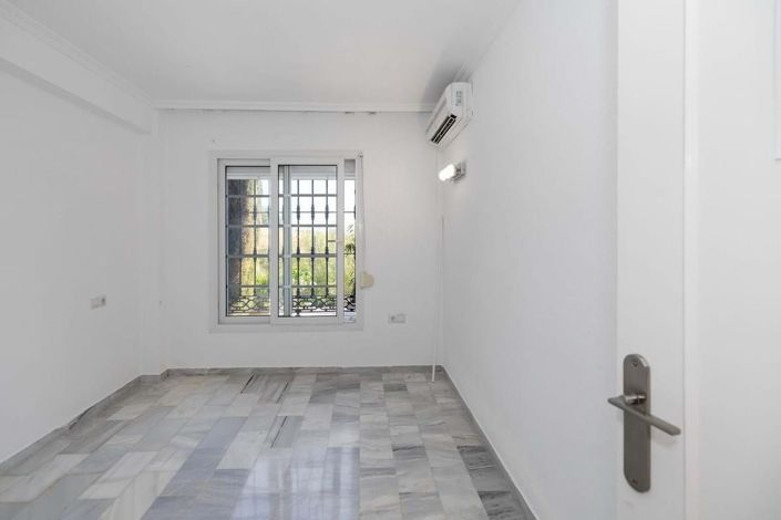 Image No.19-3 Bed Property for sale