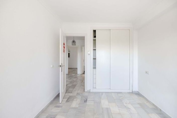 Image No.20-3 Bed Property for sale