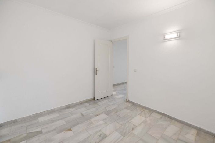 Image No.23-3 Bed Property for sale