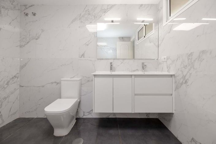 Image No.28-3 Bed Property for sale