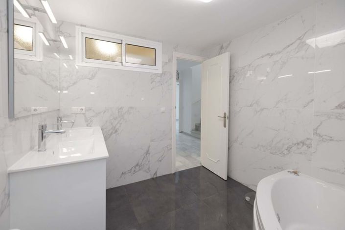 Image No.29-3 Bed Property for sale