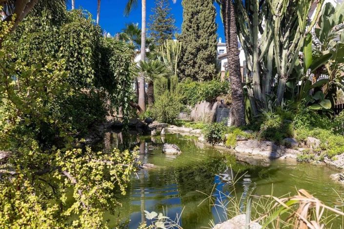 Image No.40-3 Bed Property for sale