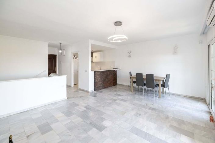 Image No.42-3 Bed Property for sale