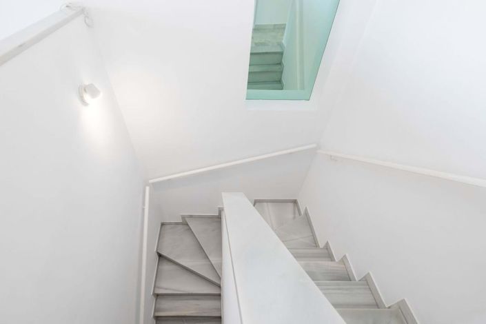 Image No.8-3 Bed Property for sale