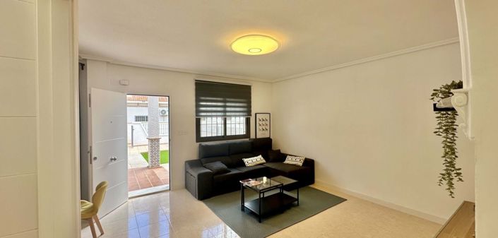 Image No.21-3 Bed Townhouse for sale