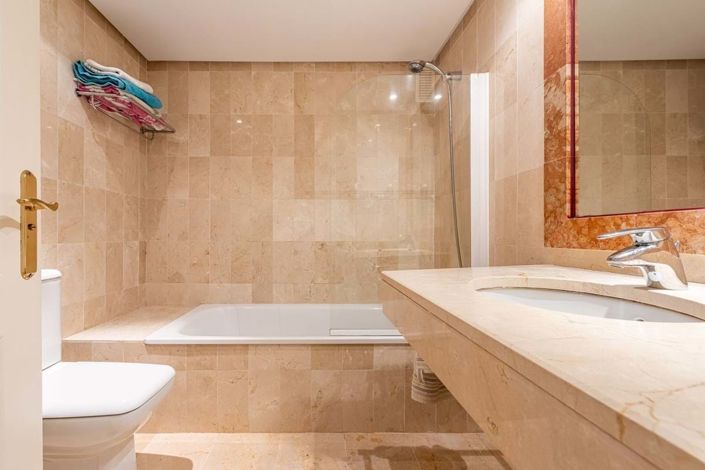 Image No.17-2 Bed Apartment for sale