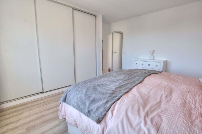 Image No.12-2 Bed Villa for sale