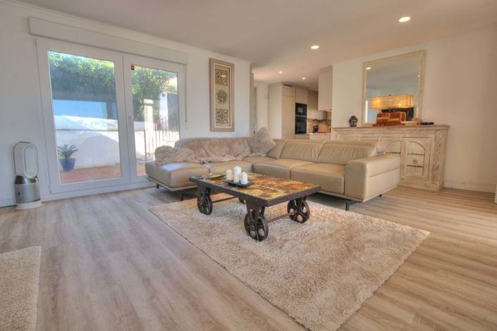 Image No.4-2 Bed Villa for sale