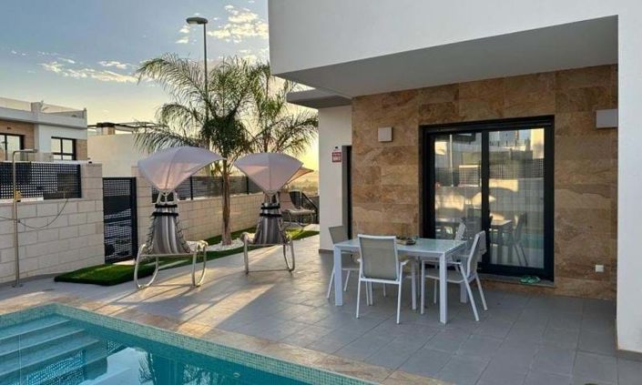 Image No.2-3 Bed Villa for sale