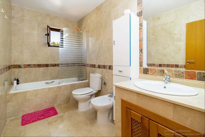 Image No.18-2 Bed Townhouse for sale