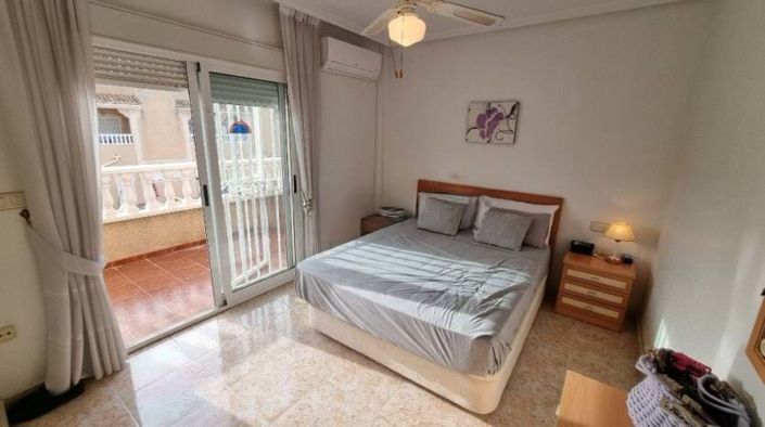 Image No.20-2 Bed Townhouse for sale