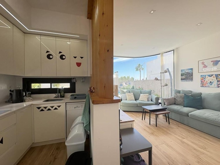 Image No.10-2 Bed Property for sale