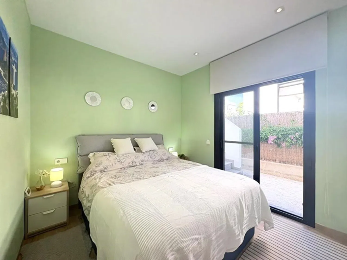 Image No.13-2 Bed Property for sale