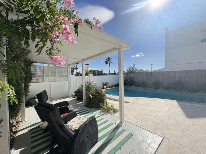 Image No.18-2 Bed Property for sale