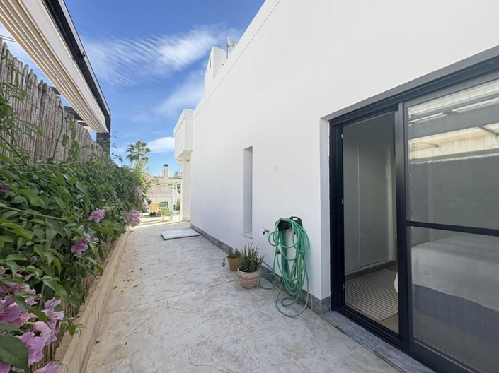 Image No.19-2 Bed Property for sale