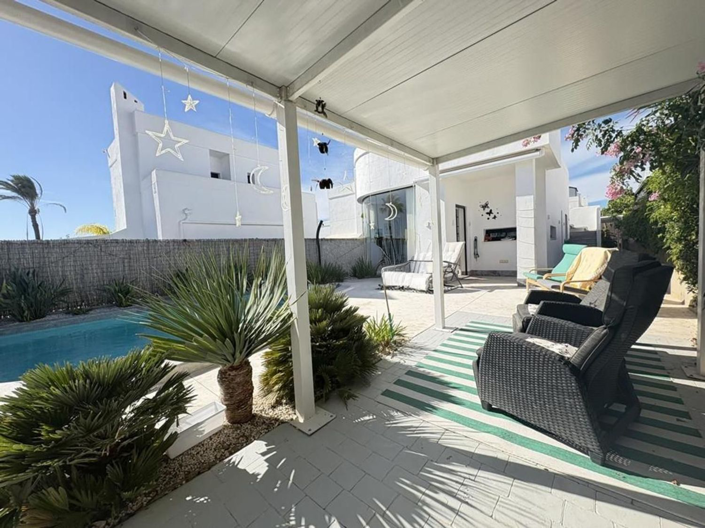 Image No.2-2 Bed Property for sale