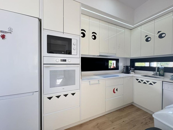 Image No.8-2 Bed Property for sale