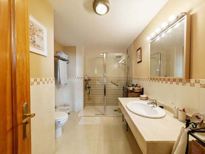 Image No.11-3 Bed Apartment for sale