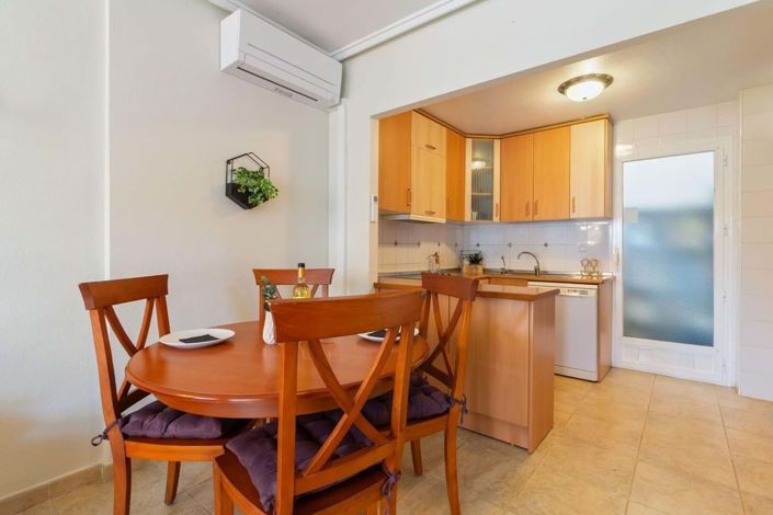 Image No.12-4 Bed Townhouse for sale