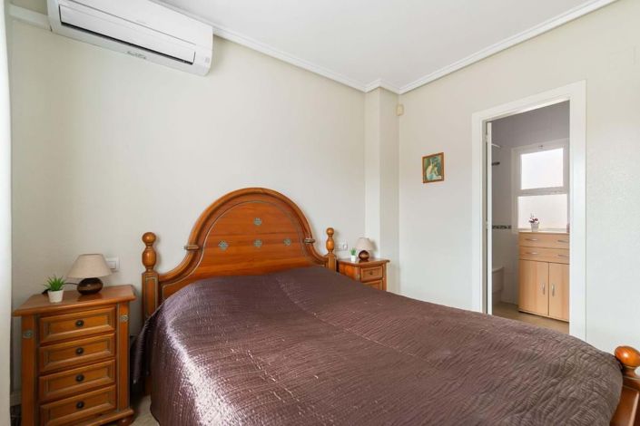 Image No.23-4 Bed Townhouse for sale