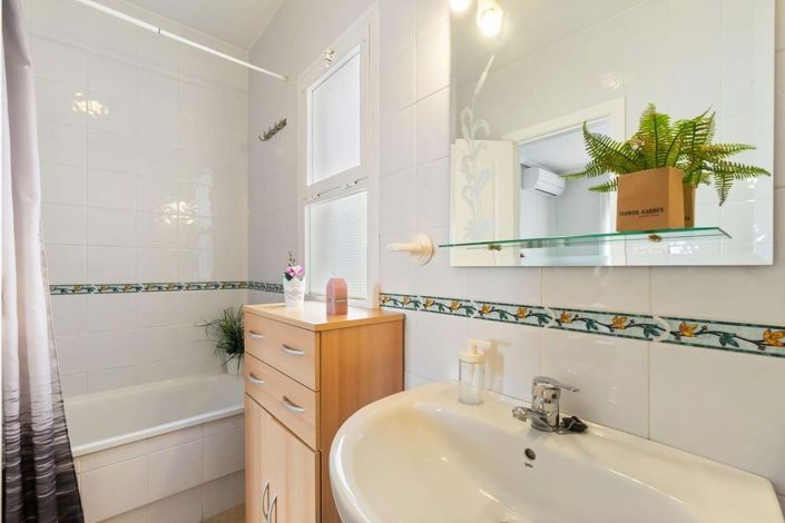 Image No.25-4 Bed Townhouse for sale