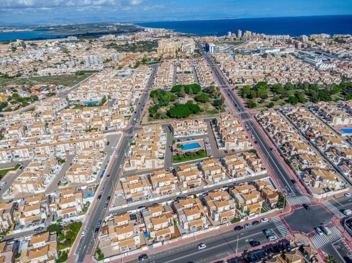 Image No.40-4 Bed Townhouse for sale