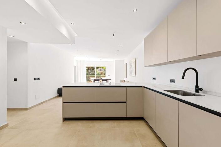 Image No.9-3 Bed Apartment for sale