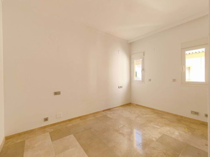 Image No.20-3 Bed Apartment for sale