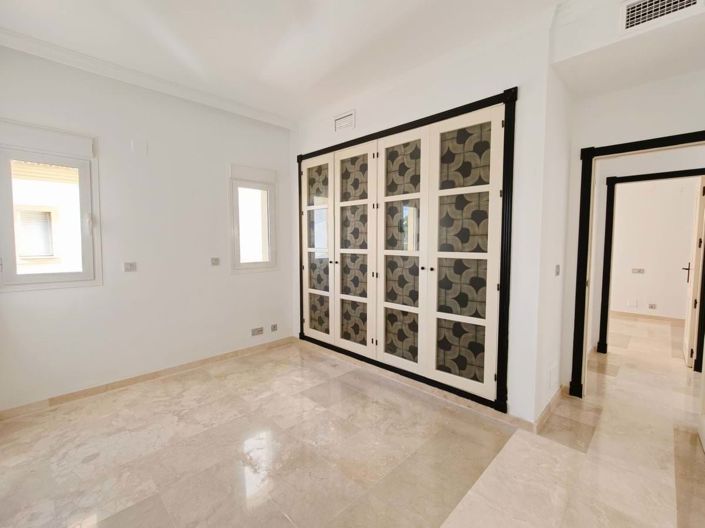 Image No.21-3 Bed Apartment for sale