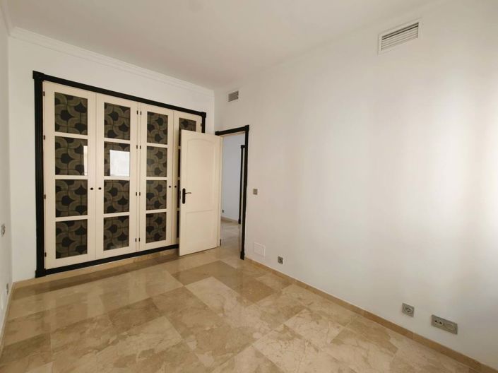 Image No.24-3 Bed Apartment for sale