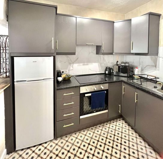 Image No.8-2 Bed Townhouse for sale