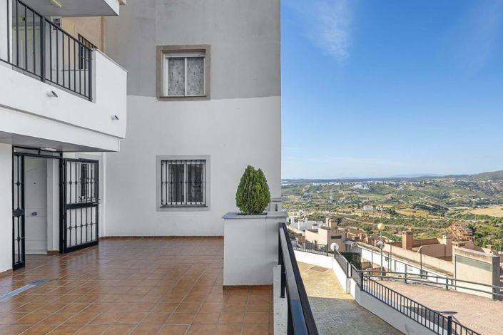 Image No.25-3 Bed Apartment for sale