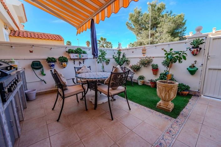 Image No.25-3 Bed Townhouse for sale