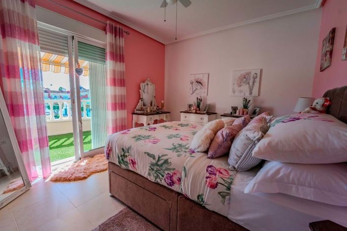 Image No.37-3 Bed Townhouse for sale