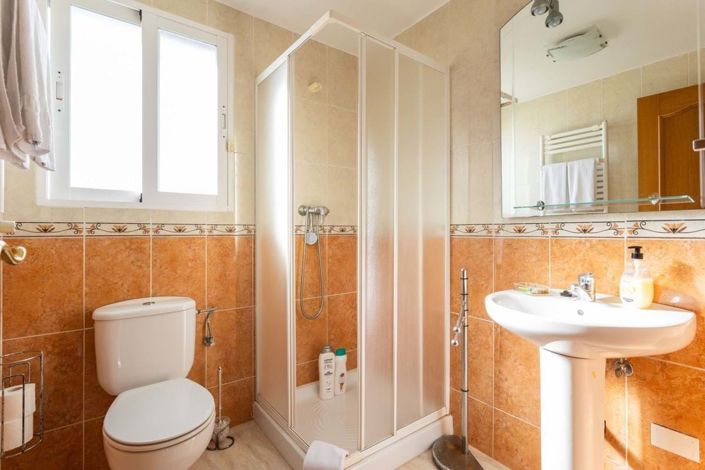 Image No.17-3 Bed Townhouse for sale