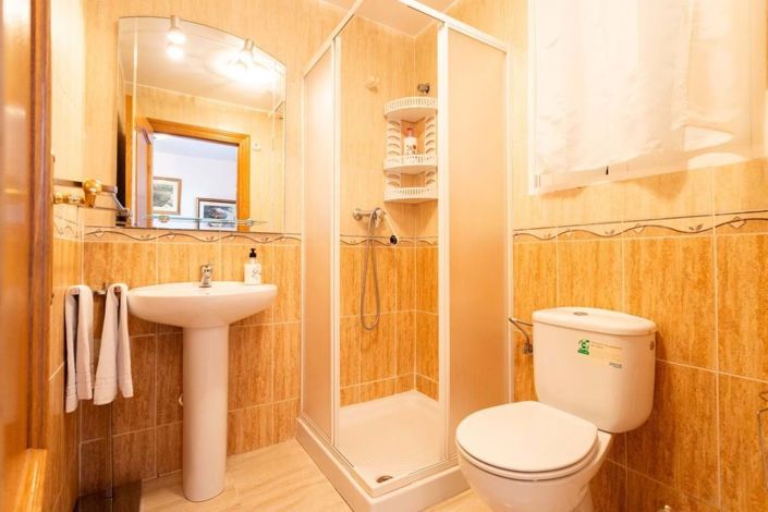 Image No.20-3 Bed Townhouse for sale