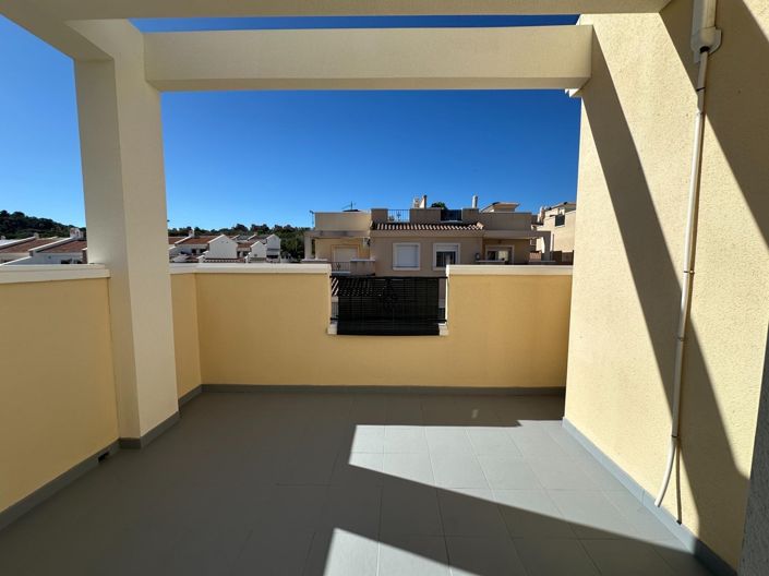 Image No.12-4 Bed Townhouse for sale