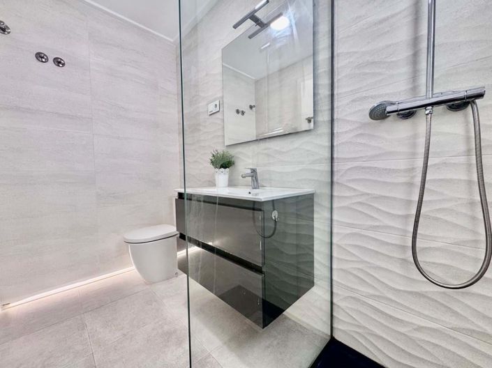 Image No.17-3 Bed Townhouse for sale