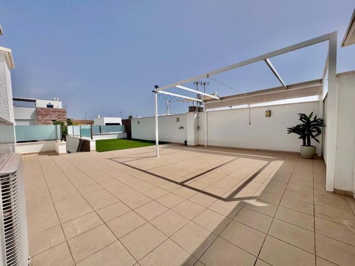 Image No.20-3 Bed Townhouse for sale