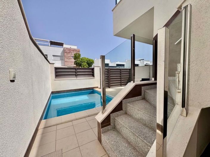 Image No.21-3 Bed Townhouse for sale