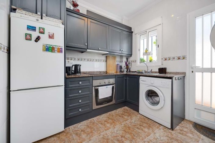 Image No.11-2 Bed Townhouse for sale