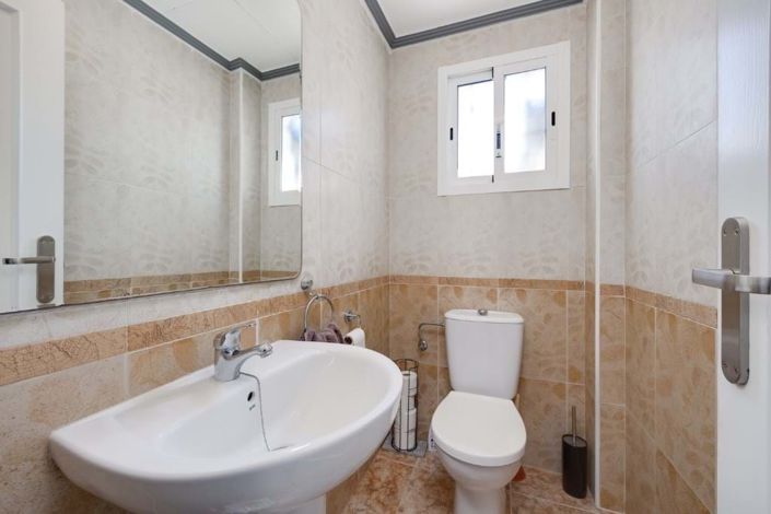 Image No.19-2 Bed Townhouse for sale