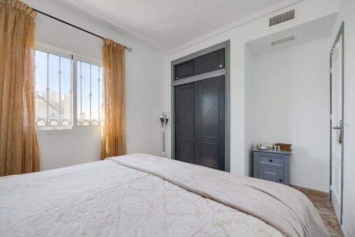 Image No.26-2 Bed Townhouse for sale