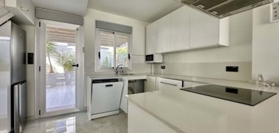 1447-651261-78d1f4f8b6655591b02d22fabb36a692d